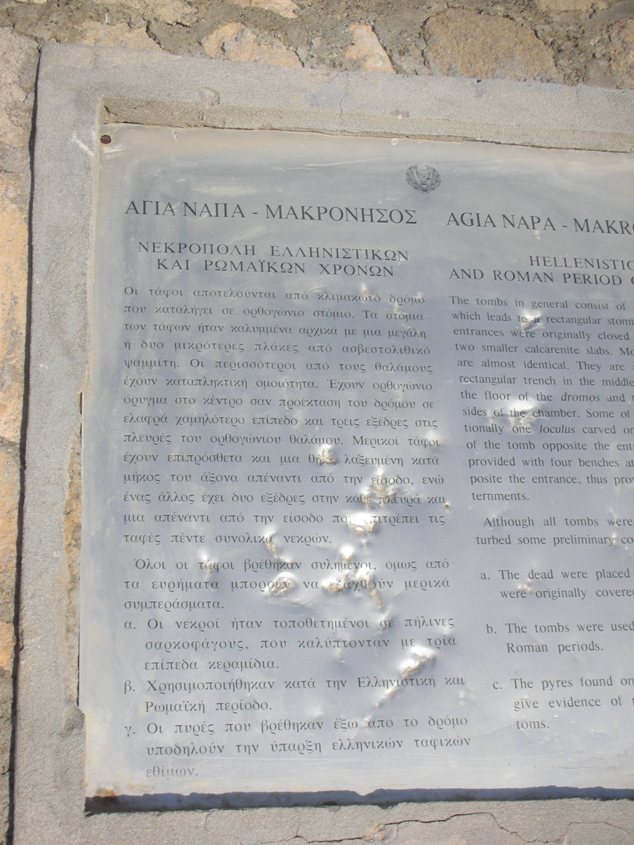 Macronissos - skalni hroby (2).JPG