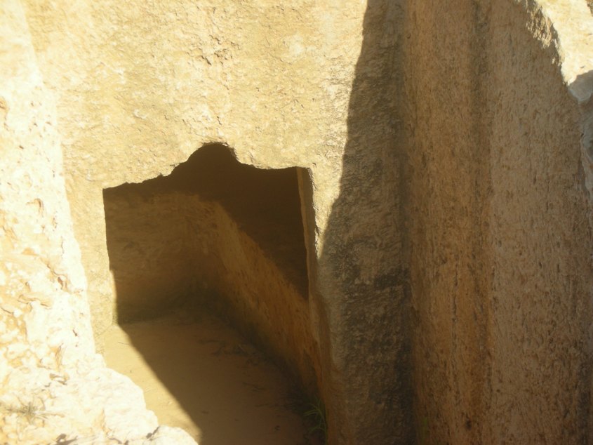 Macronissos - skalni hroby (6).JPG