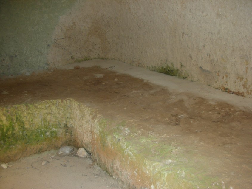Macronissos - skalni hroby (13).JPG